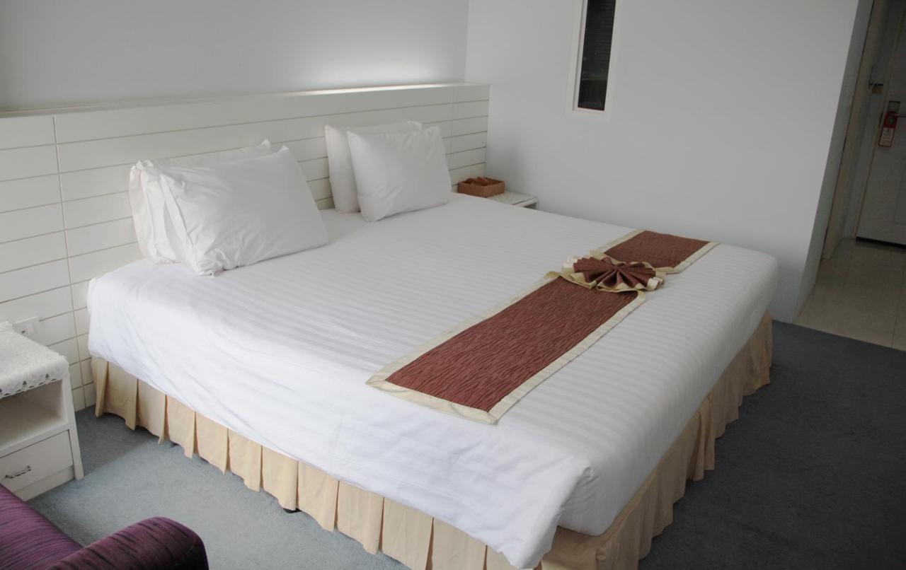 V Verve Service Apartment Hotel Chachoengsao Esterno foto