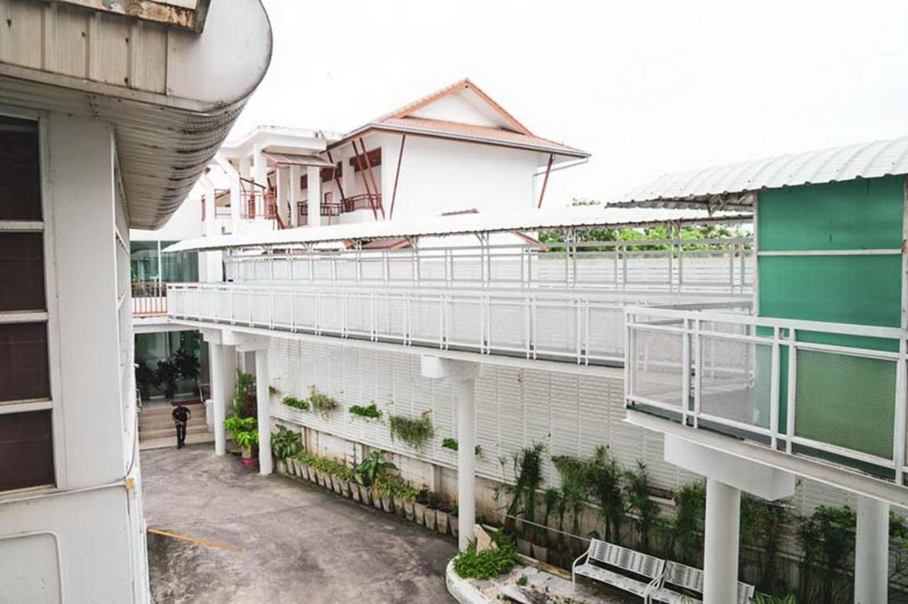 V Verve Service Apartment Hotel Chachoengsao Esterno foto
