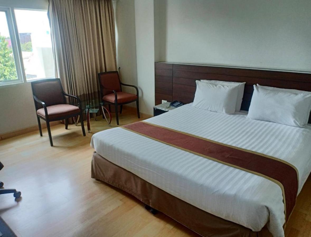V Verve Service Apartment Hotel Chachoengsao Esterno foto