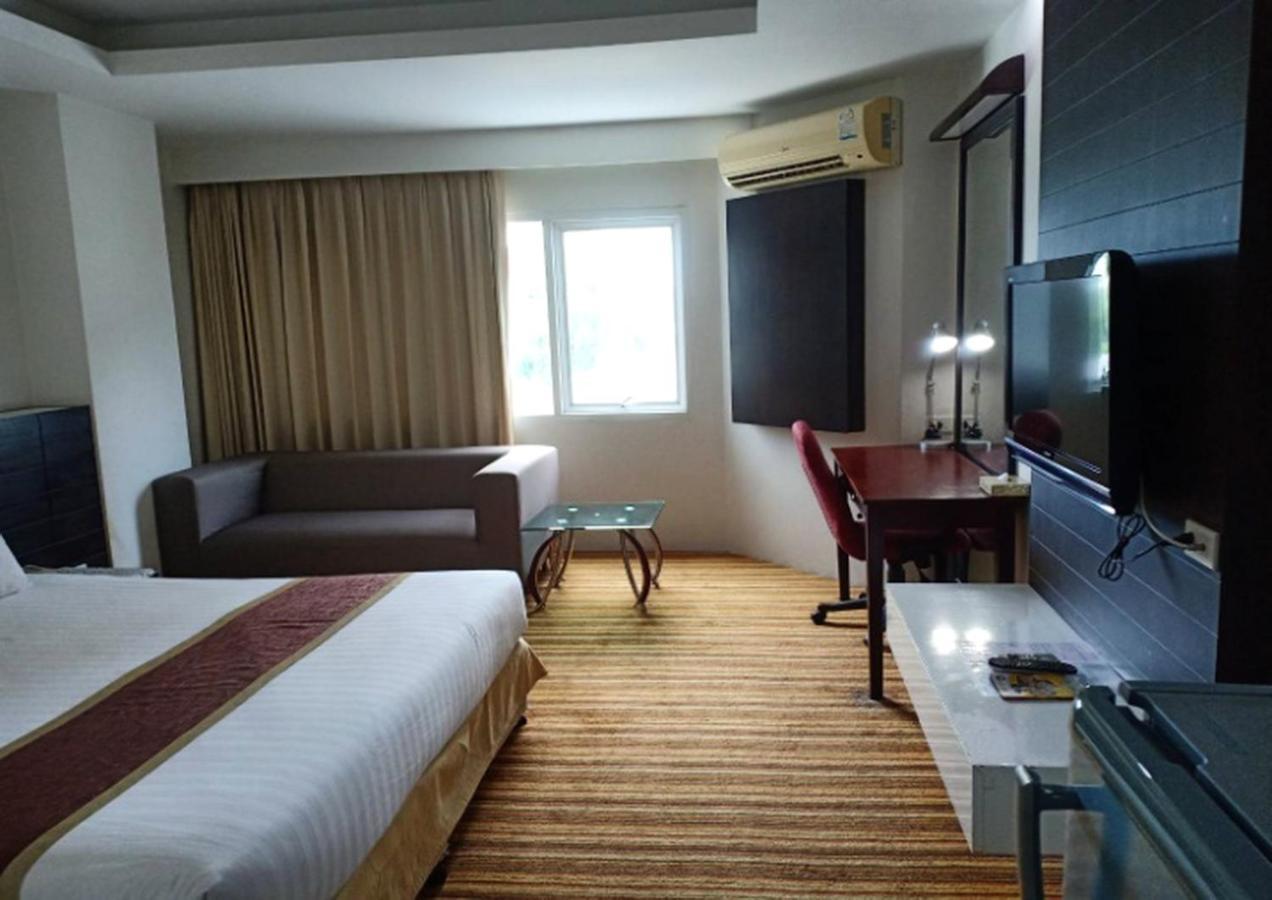 V Verve Service Apartment Hotel Chachoengsao Esterno foto