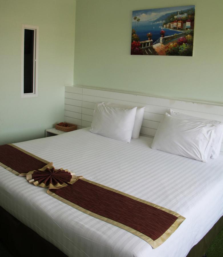 V Verve Service Apartment Hotel Chachoengsao Esterno foto