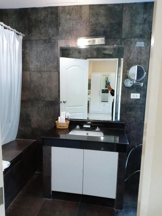 V Verve Service Apartment Hotel Chachoengsao Esterno foto