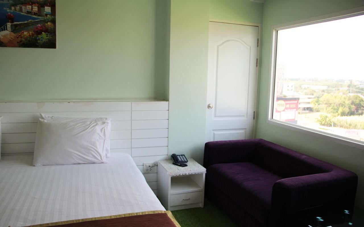V Verve Service Apartment Hotel Chachoengsao Esterno foto