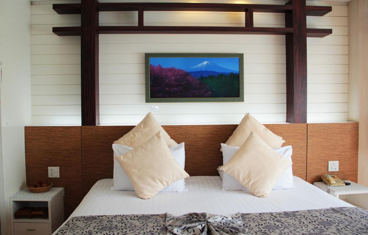 V Verve Service Apartment Hotel Chachoengsao Esterno foto